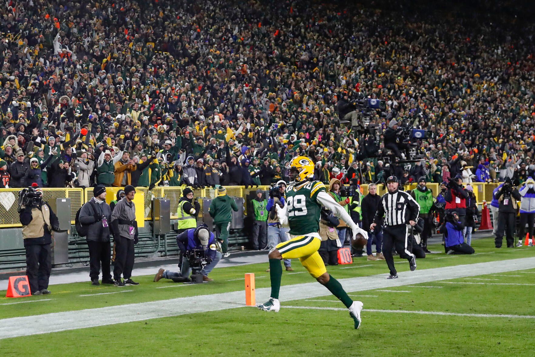 Rams Packers Football